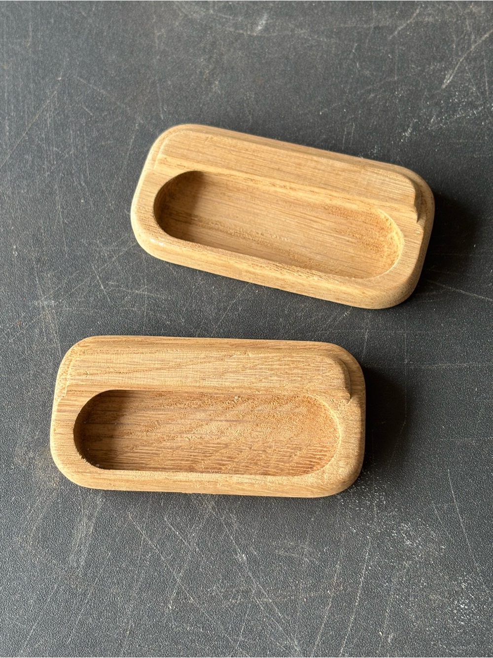 2x wooden drawer pulls